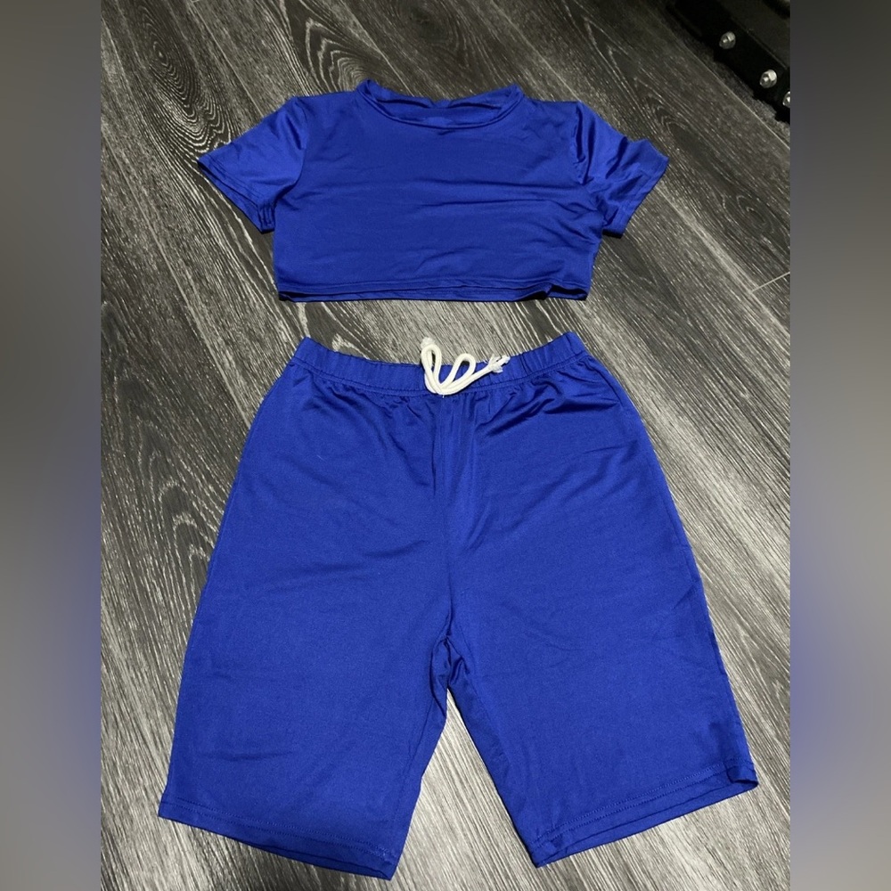 Women’s crop and shorts set